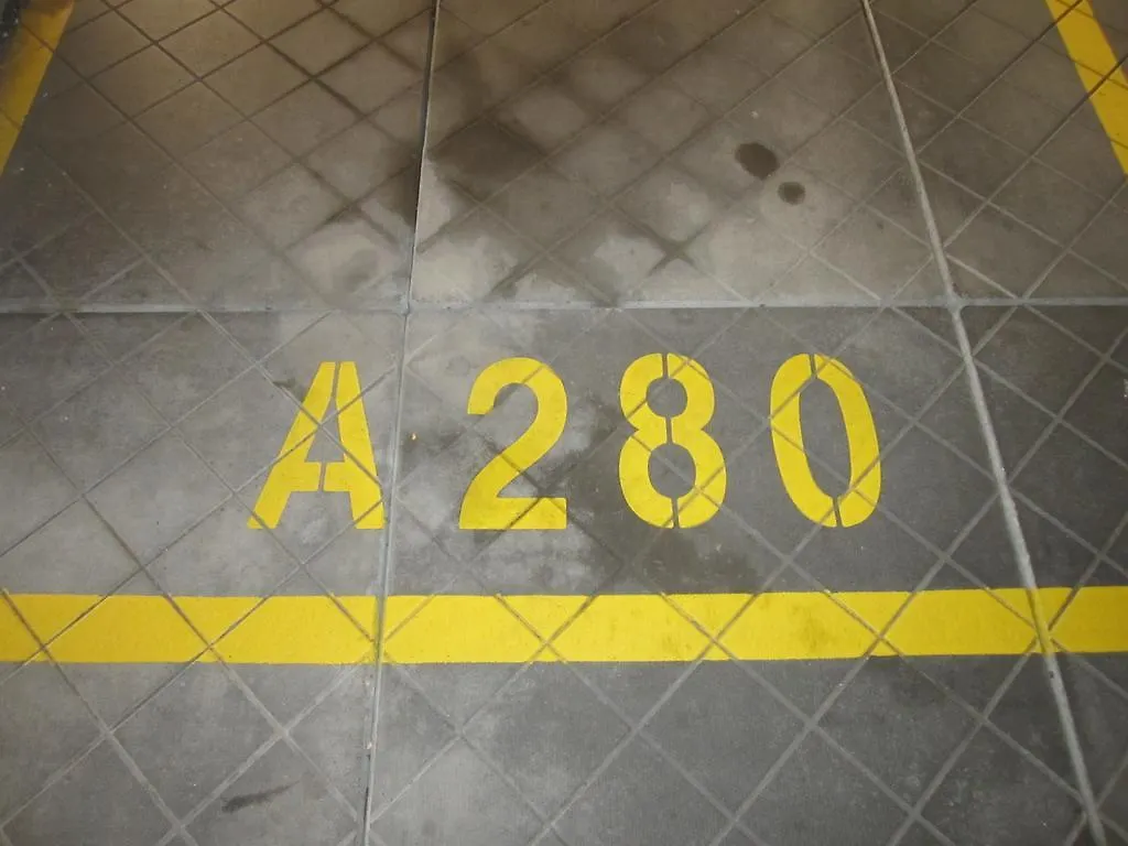 Luxury Center Two-Bedroom Apartment With Private Parking *Non Smoking* Rotterdam