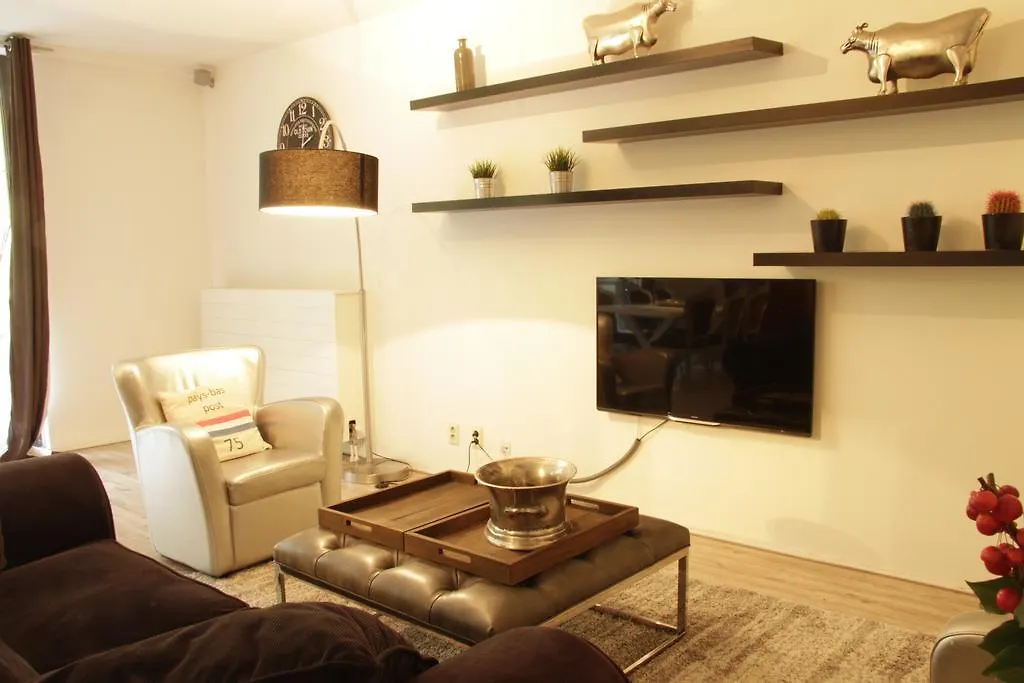 Luxury Center Two-Bedroom Apartment With Private Parking *Non Smoking* Rotterdam